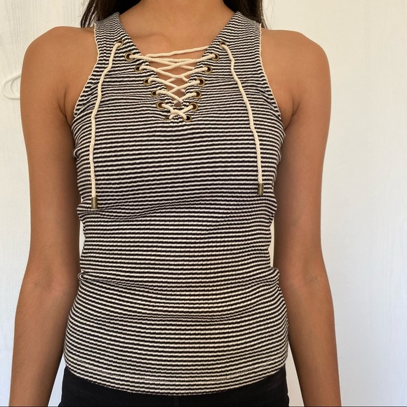 Black & White Fitted Tank Top - Picture 1 of 4